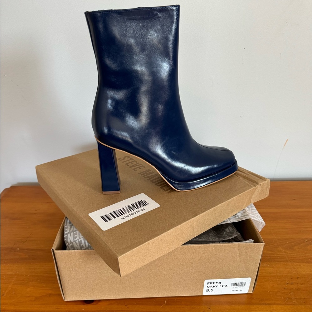 Brand New Steve Madden Navy Leather boots. Size 8.5